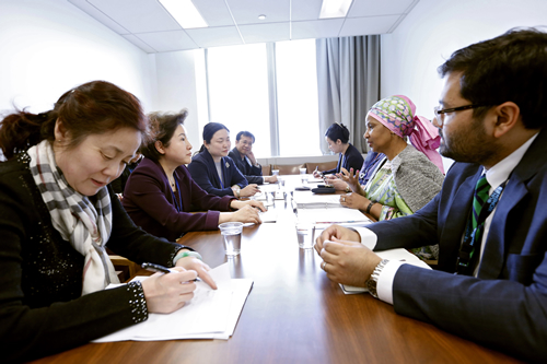 Ms Phumzile Mlambo-Ngcuka, Executive Director UN Women (center right) with Ms Meng Xiaosi, (center left)